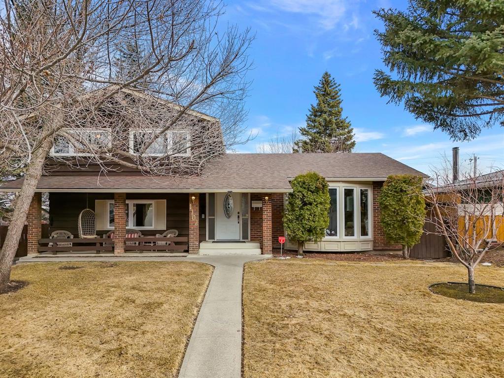 Picture of 1102 Lake Christina Way SE, Calgary Real Estate Listing