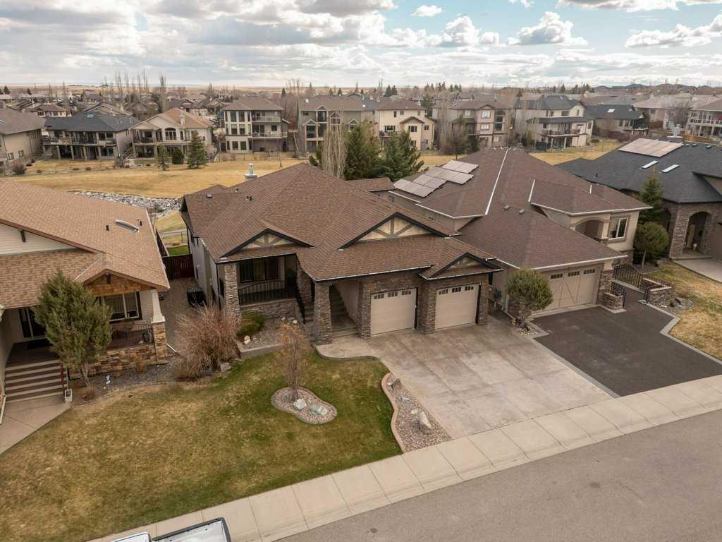 Picture of 530 Canyon Cove W, Lethbridge Real Estate Listing