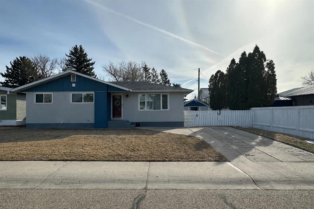 Picture of 1611 10 Avenue NE, Medicine Hat Real Estate Listing