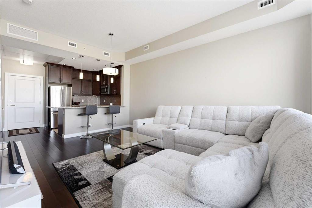 Picture of 705, 24 Varsity Estates Circle NW, Calgary Real Estate Listing