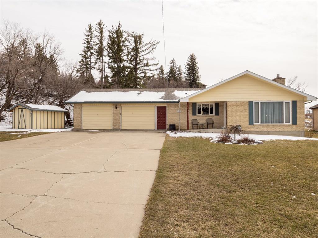 Picture of 240 3 Avenue E, Cardston Real Estate Listing
