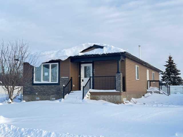 Picture of 401 12 Street SW, Slave Lake Real Estate Listing