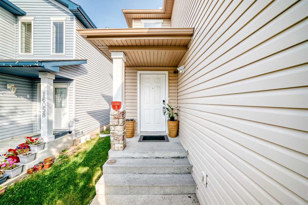 Picture of 16062 Everstone Road SW, Calgary Real Estate Listing
