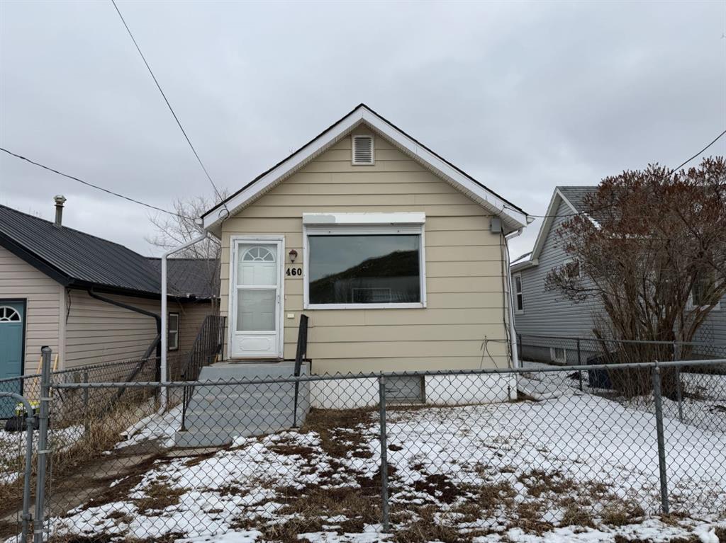 Picture of 460 3 Street SW, Drumheller Real Estate Listing