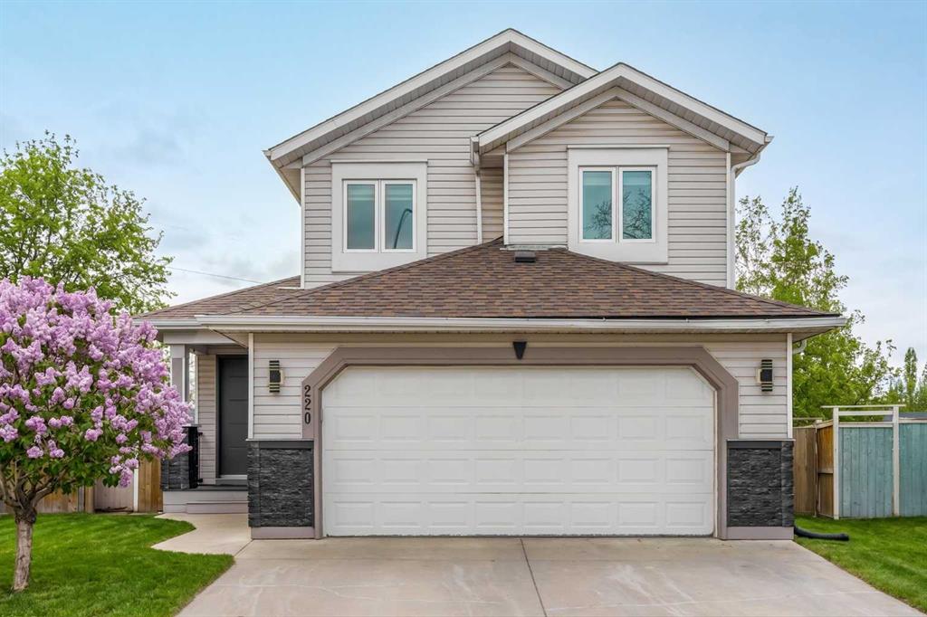 Picture of 220 Douglas Glen Bay SE, Calgary Real Estate Listing