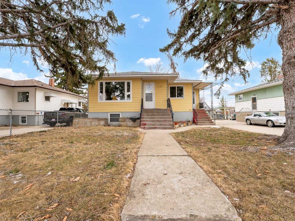 Picture of 361 10 Street SW, Medicine Hat Real Estate Listing