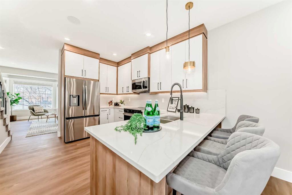 Picture of 722 53 Avenue SW, Calgary Real Estate Listing
