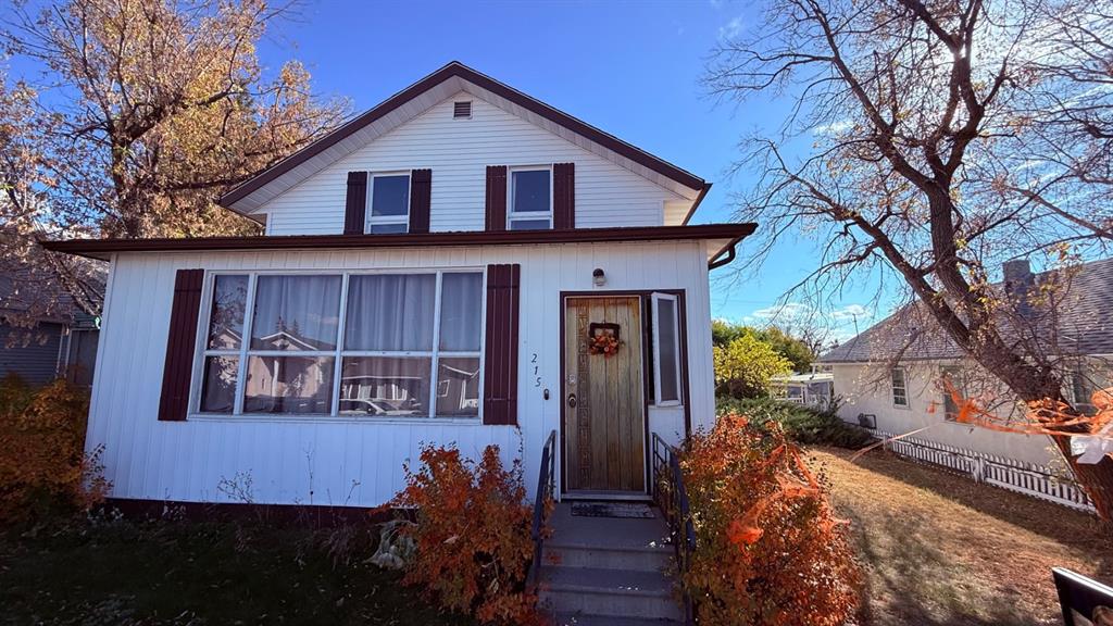 Picture of 215 5 Avenue W, Hanna Real Estate Listing