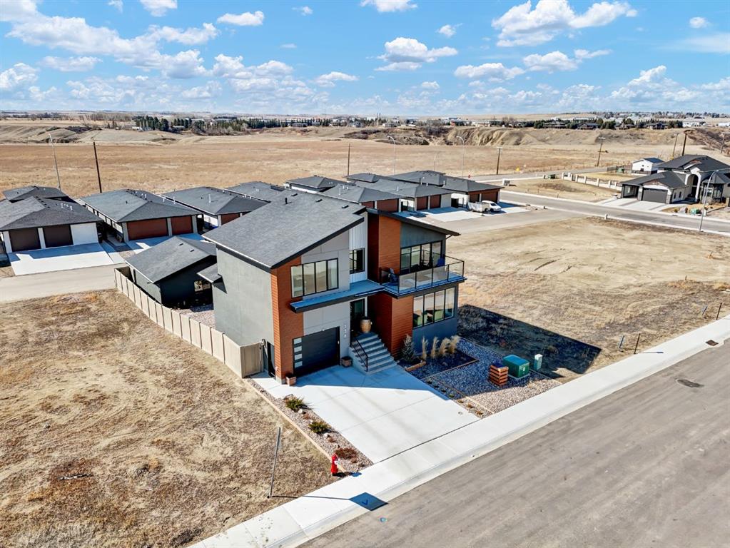 Picture of 328 Coulee Ridge Drive SW, Medicine Hat Real Estate Listing