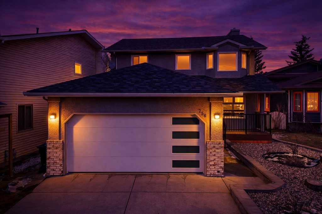 Picture of 256 Riverside Mews SE, Calgary Real Estate Listing