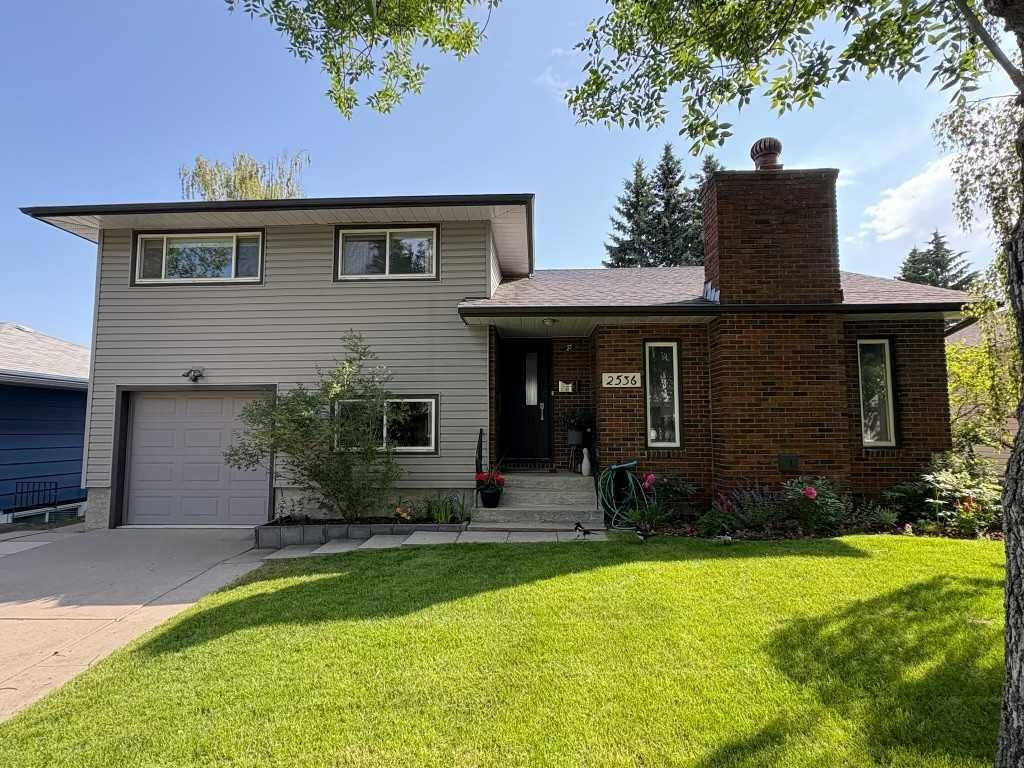 Picture of 2536 chicoutimi Drive NW, Calgary Real Estate Listing