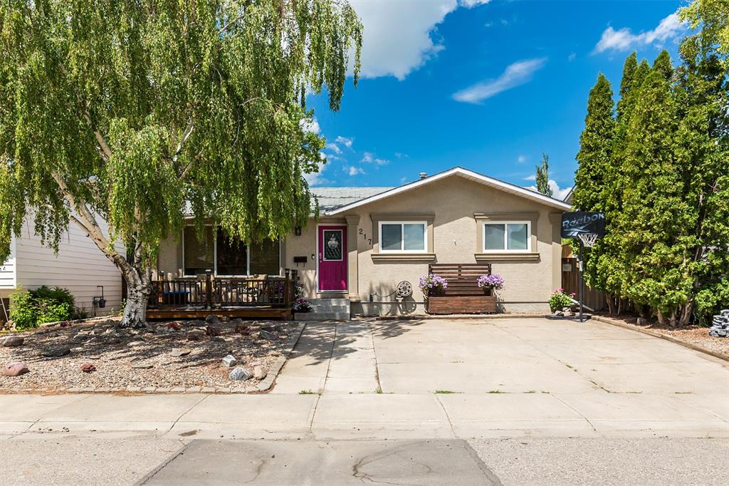 Picture of 217 50 Avenue , Coalhurst Real Estate Listing