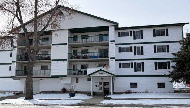 Picture of #206, 5007 52 Avenue  , Ponoka Real Estate Listing