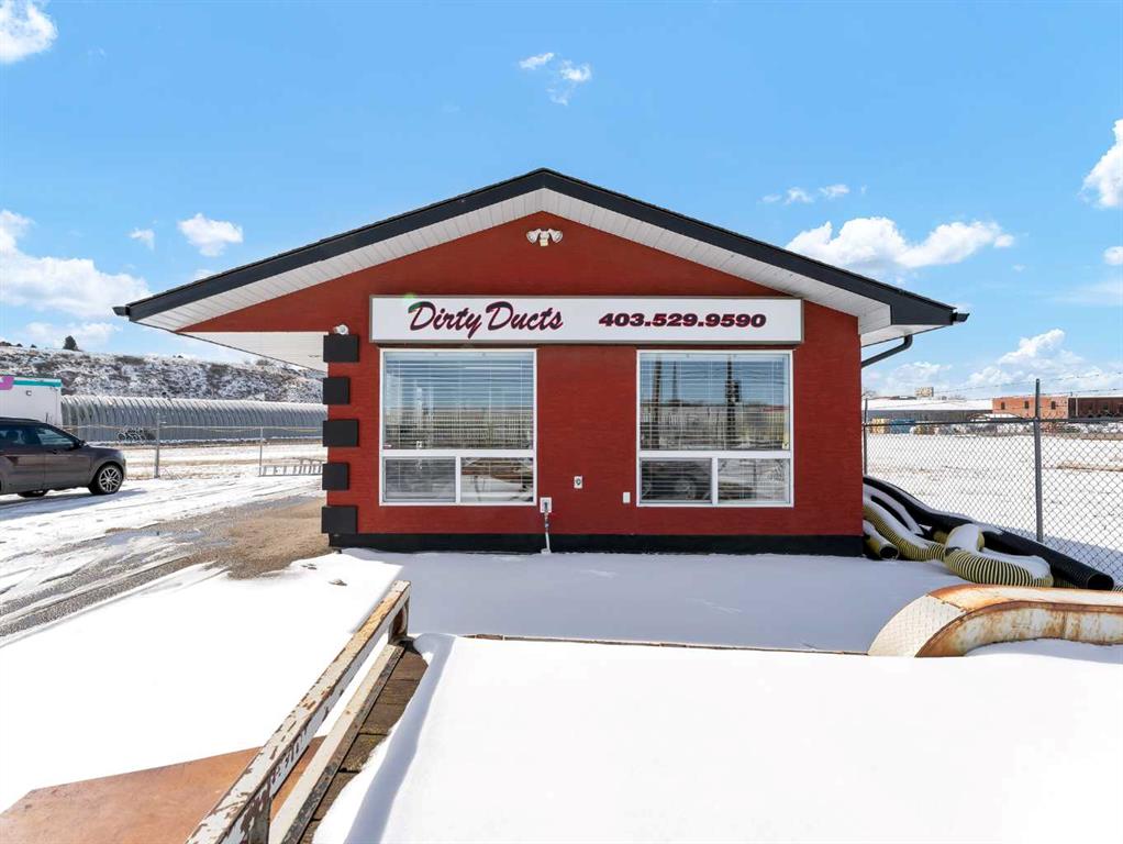 Picture of 1229 South Railway Street SE, Medicine Hat Real Estate Listing