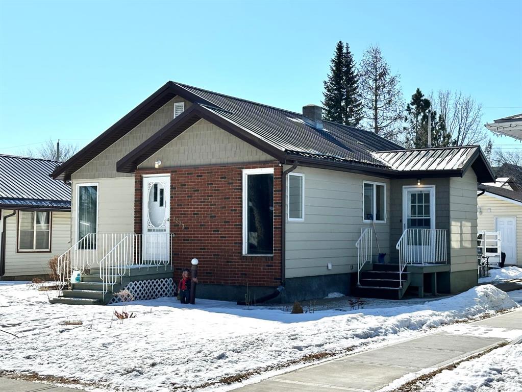 Picture of 1217 4 Avenue , Wainwright Real Estate Listing