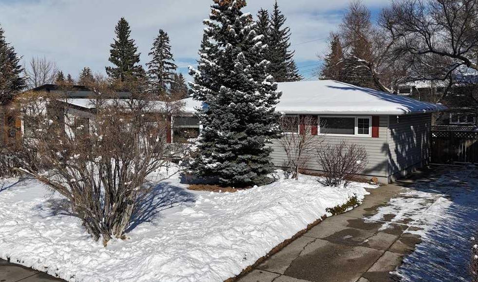 Picture of 140 Waterloo Drive SW, Calgary Real Estate Listing