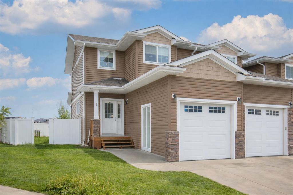 Picture of 7 Rowberry Court , Sylvan Lake Real Estate Listing