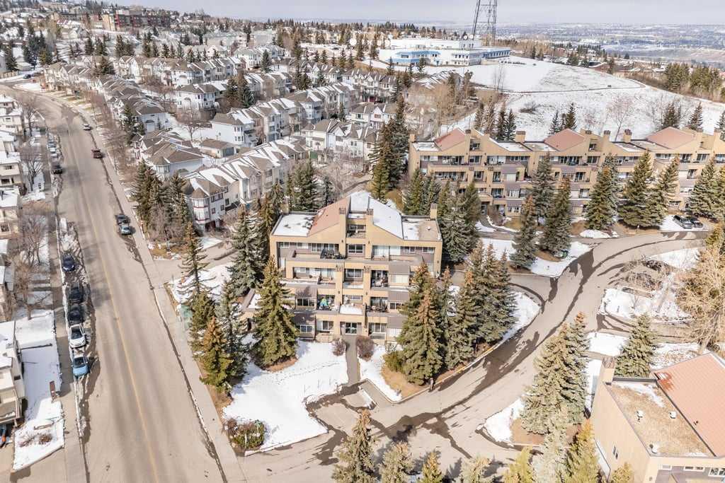 Picture of 4, 101 Village Heights SW, Calgary Real Estate Listing