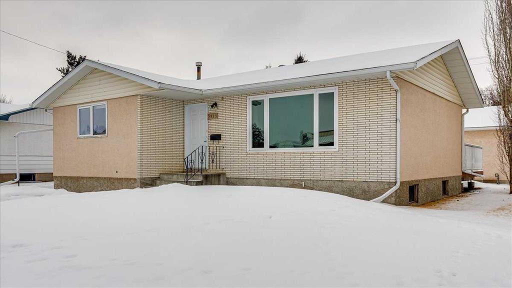 Picture of 5439 47 Avenue , Lacombe Real Estate Listing