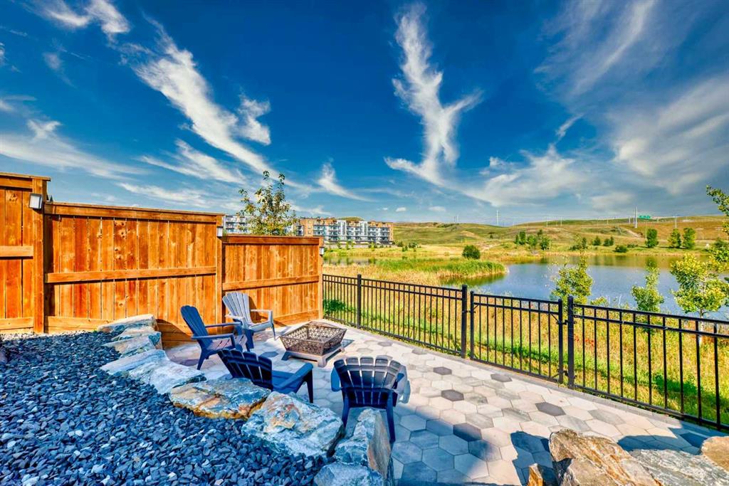 Picture of 152 Cranbrook Gardens SE, Calgary Real Estate Listing