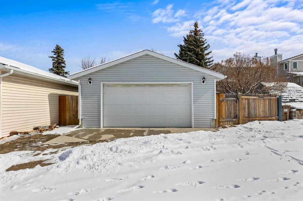 Picture of 9759 Sanderling Way NW, Calgary Real Estate Listing