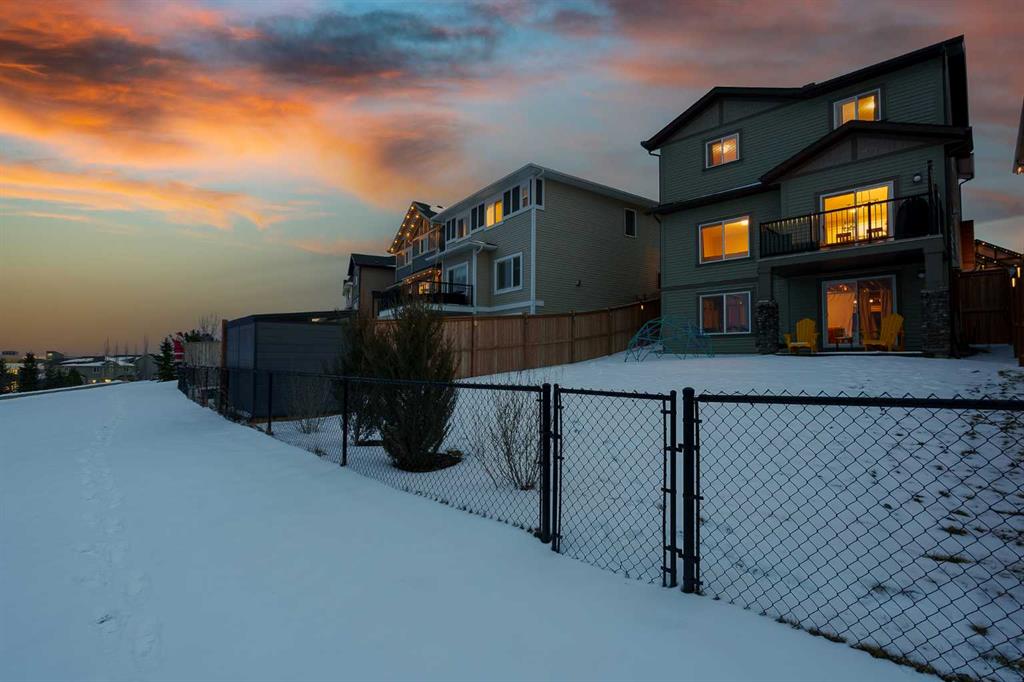 Picture of 299 Hillcrest Heights SW, Airdrie Real Estate Listing