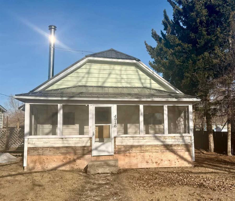 Picture of 4916 50 Street  , Lougheed Real Estate Listing