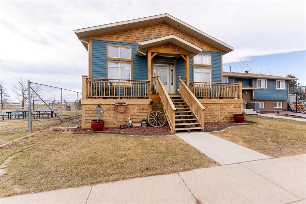 Picture of 4330 4 Avenue S, Fairview (Hamlet) Real Estate Listing