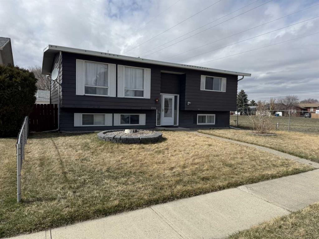 Picture of 2510 18 Street N, Lethbridge Real Estate Listing