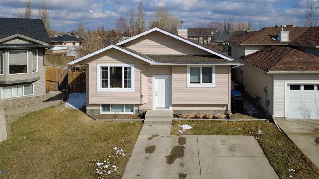 Picture of 182 Heritage Court W, Lethbridge Real Estate Listing