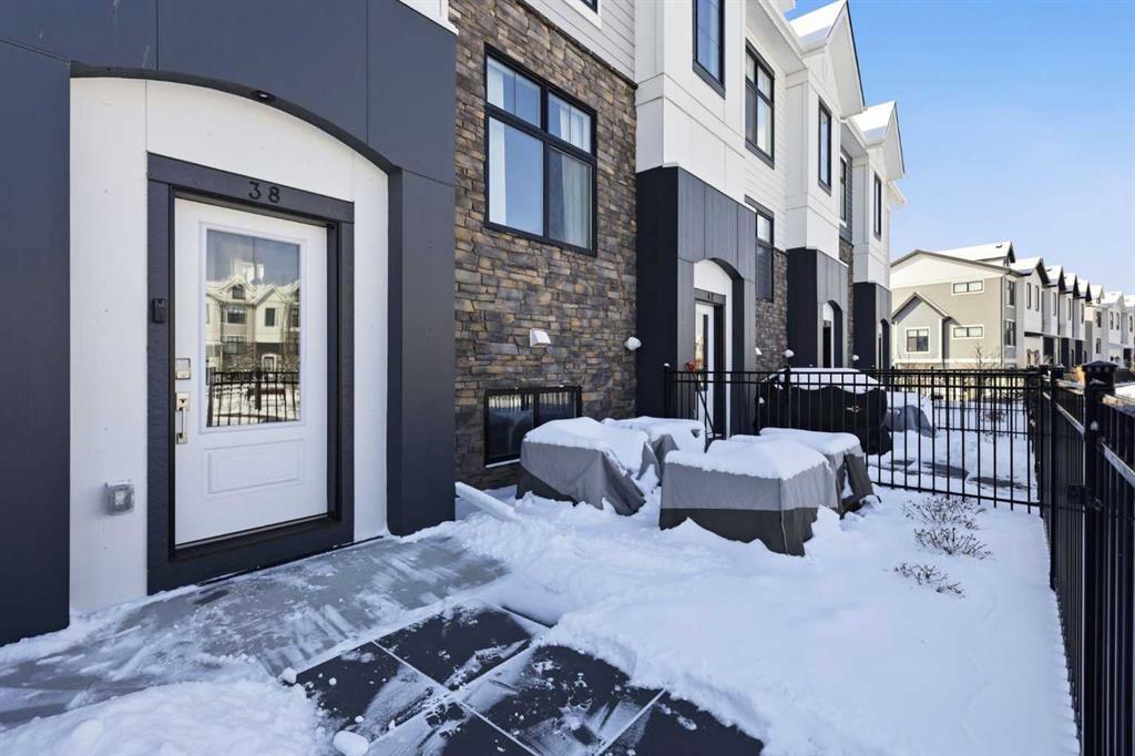 Picture of 38 Les Jardins Park SE, Calgary Real Estate Listing