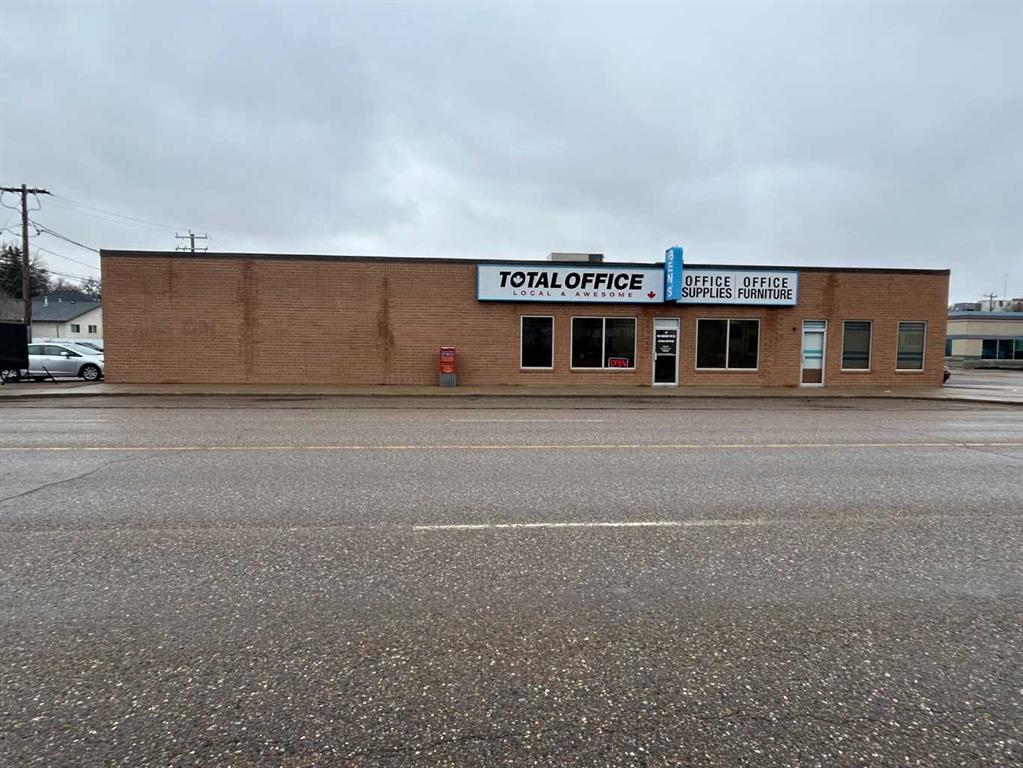 Picture of 939 Kingsway Avenue SE, Medicine Hat Real Estate Listing
