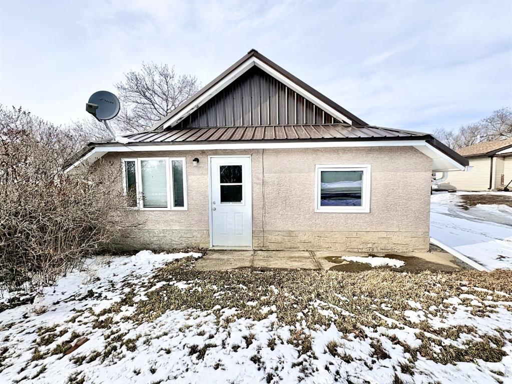 Picture of 110 1 Avenue W, Acadia Valley Real Estate Listing