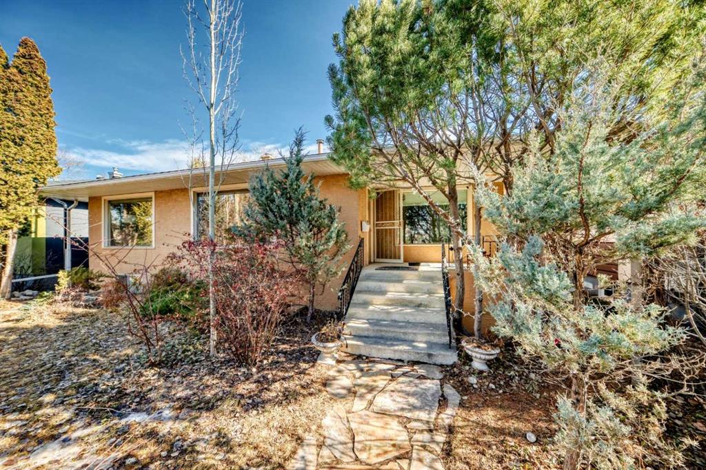 Picture of 2328 Capitol Hill Crescent NW, Calgary Real Estate Listing