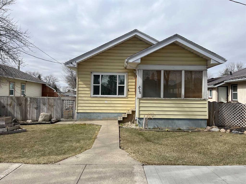 Picture of 426 12B Street N, Lethbridge Real Estate Listing