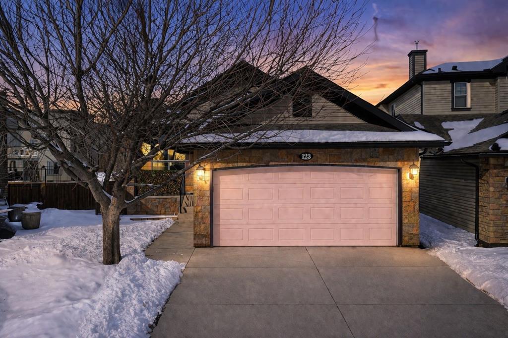 Picture of 123 Kincora View NW, Calgary Real Estate Listing