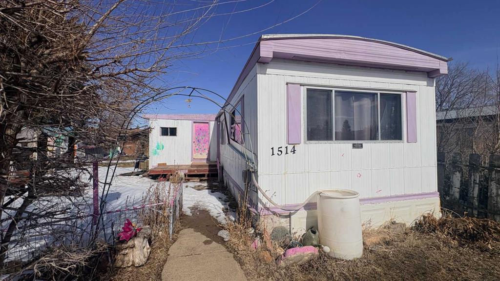 Picture of 1514 7 Avenue , Wainwright Real Estate Listing