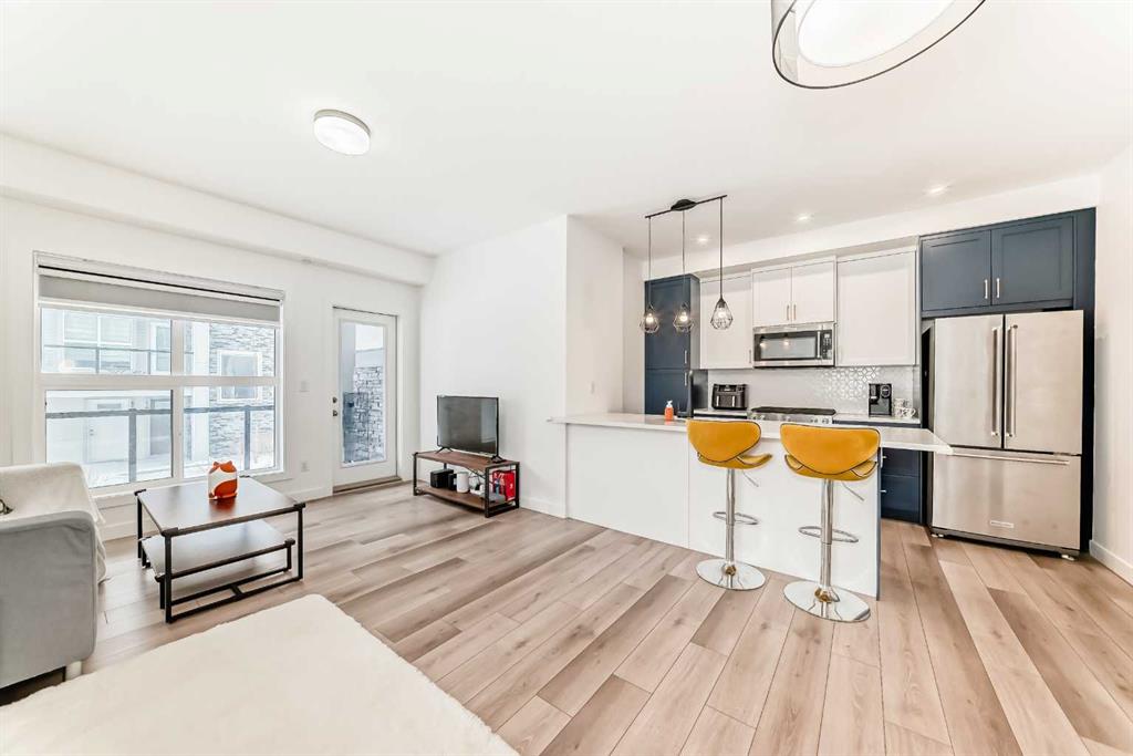 Picture of 44 Spring Creek Common SW, Calgary Real Estate Listing