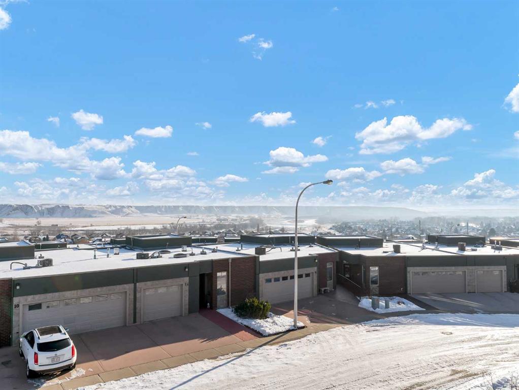 Picture of 6 Palisades Way NE, Medicine Hat Real Estate Listing