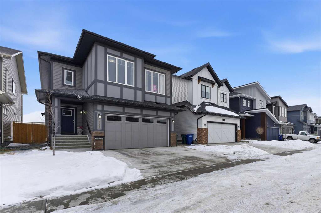 Picture of 1345 Chinook Gate Green SW, Airdrie Real Estate Listing