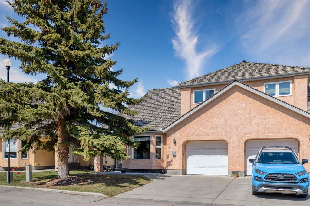 Picture of 7, 26 Quigley Drive , Cochrane Real Estate Listing