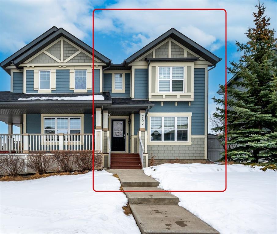 Picture of 702 Panamount Boulevard NW, Calgary Real Estate Listing