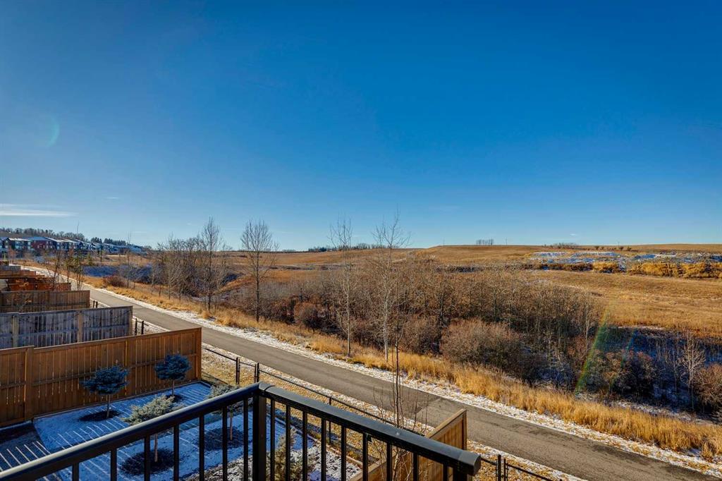 Picture of 57 Crestridge Bay SW, Calgary Real Estate Listing