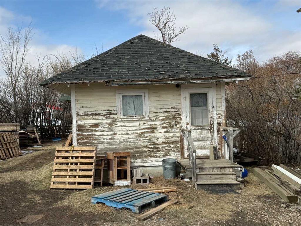 Picture of 121 2 Street N, Vulcan Real Estate Listing