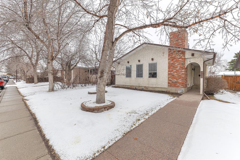 Picture of 824 Whitemont Drive NE, Calgary Real Estate Listing