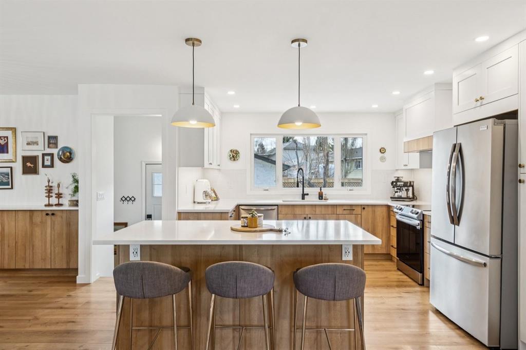 Picture of 931 Parkwood Drive SE, Calgary Real Estate Listing