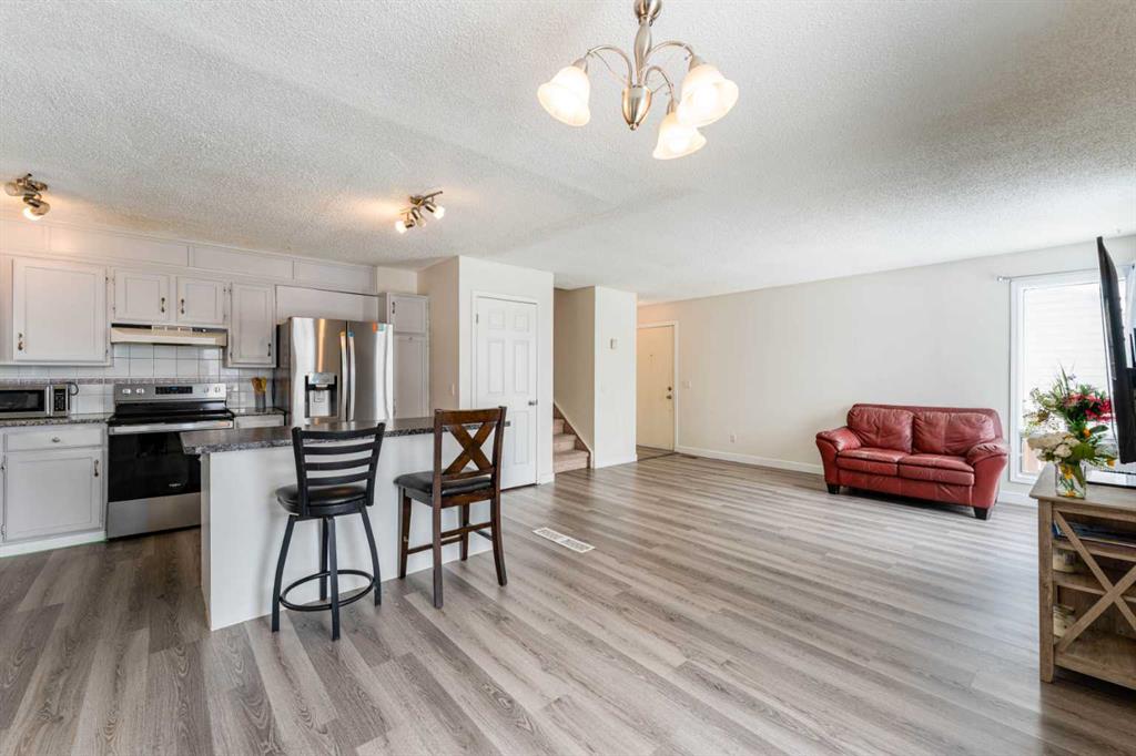 Picture of 147 Templewood Drive NE, Calgary Real Estate Listing