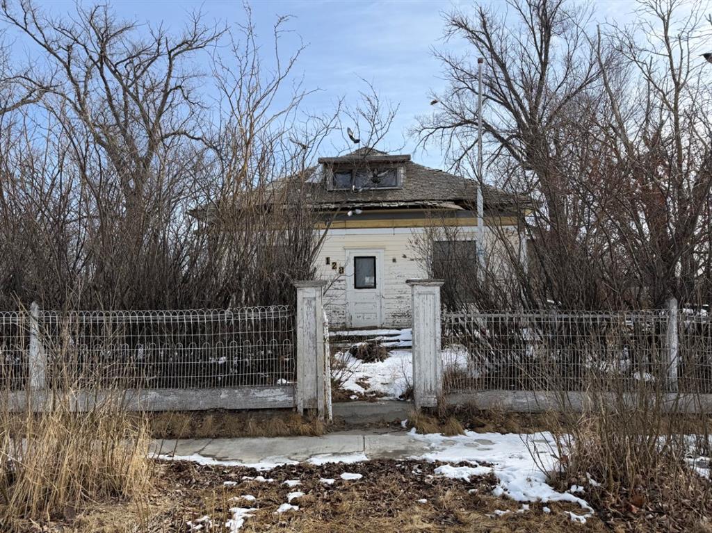 Picture of 128 7th Avenue , Gleichen Real Estate Listing