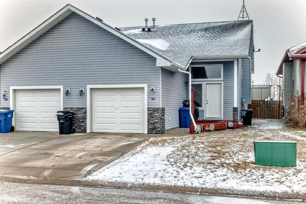 Picture of 746 Carriage Lane Drive , Carstairs Real Estate Listing