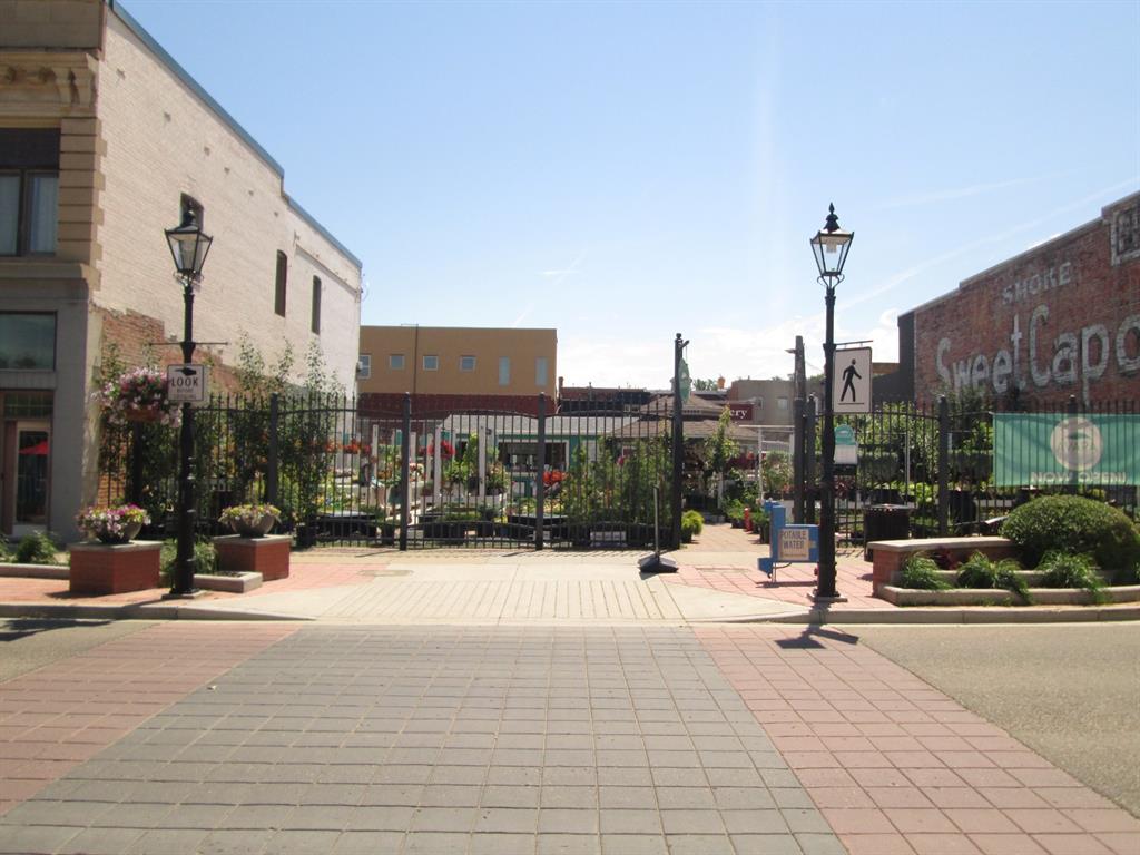 Picture of 637-639 2 Street SE, Medicine Hat Real Estate Listing